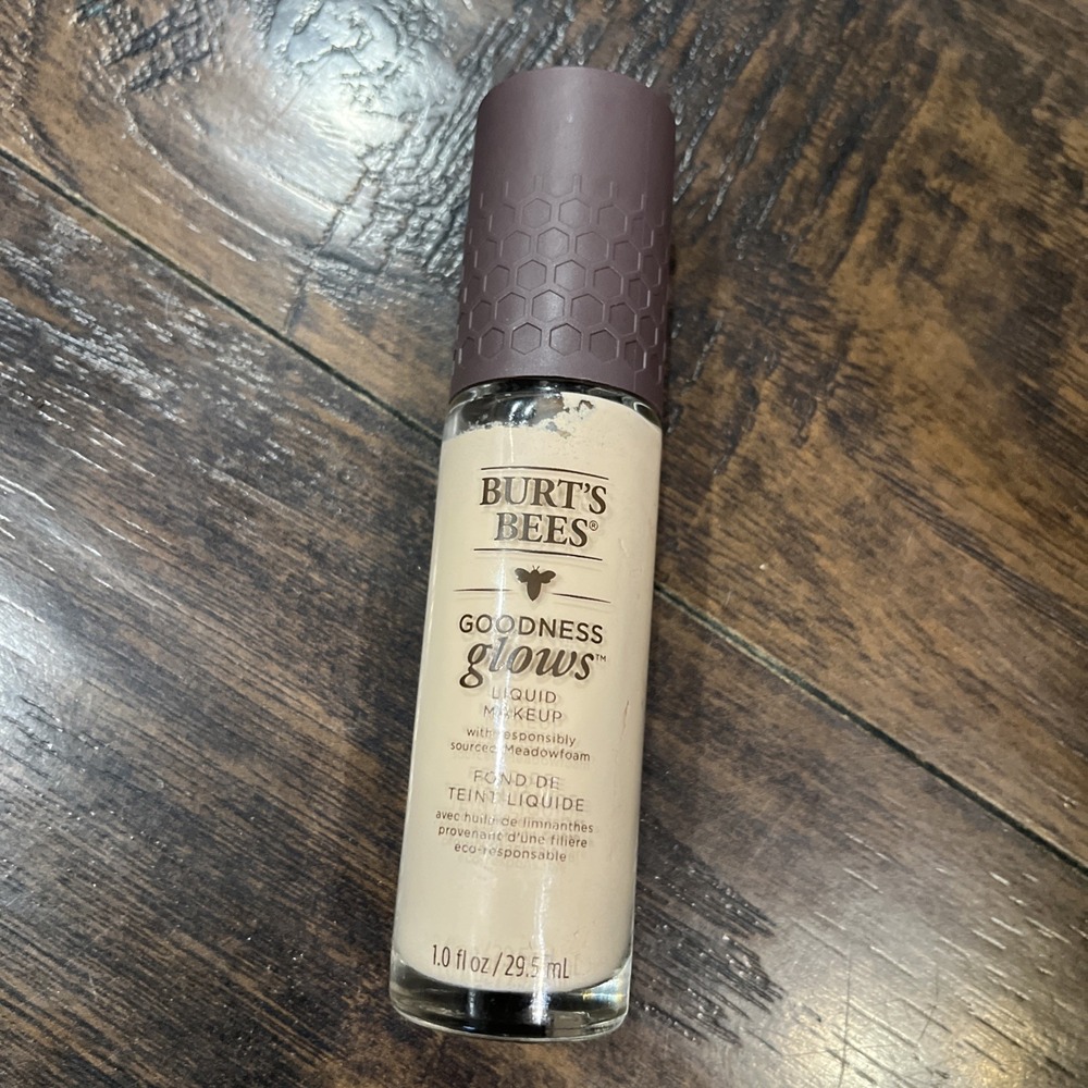 Burt's‎ Bees Goodness Glows Foundation Ivory 1005 Porcelain NEW Discontinued